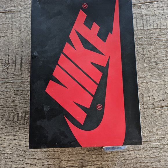 Air Jordan 1 Royal 2017 (Size 8.5) - Picture 9 of 9